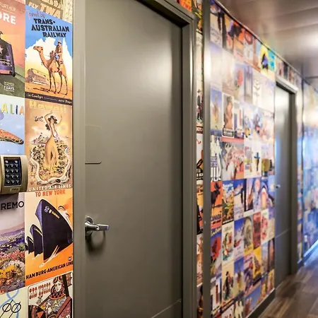 Hotelf1 Evry A6 ホテル