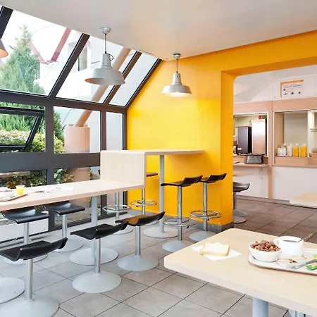 Hotelf1 A6 * Courcouronnes