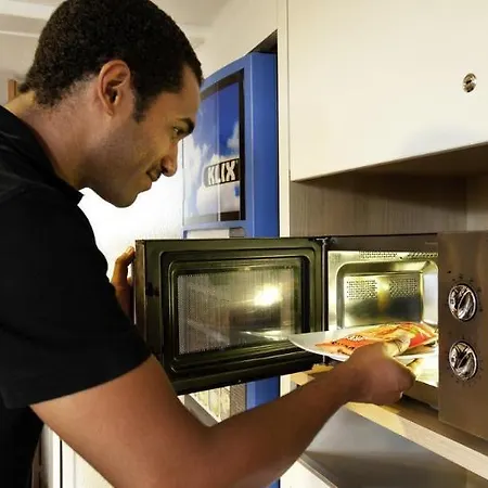 Hotelf1 Evry A6 ホテル *