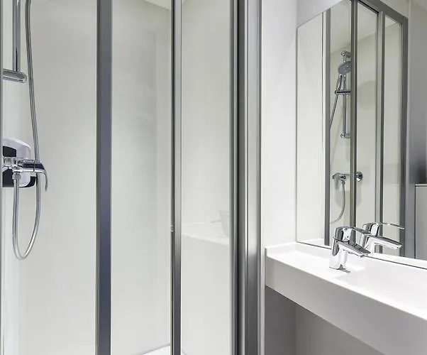 Hotelf1 Evry A6 *