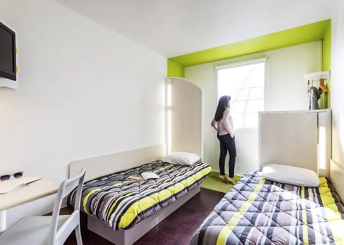 Hotelf1 Evry A6 호텔 *